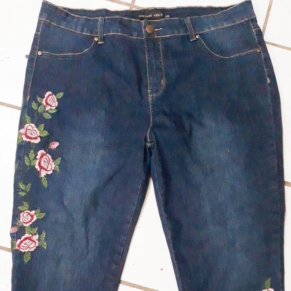 Vintage  Violet Denim - Plus Size Rose Applique Skinny Jeans EUC!